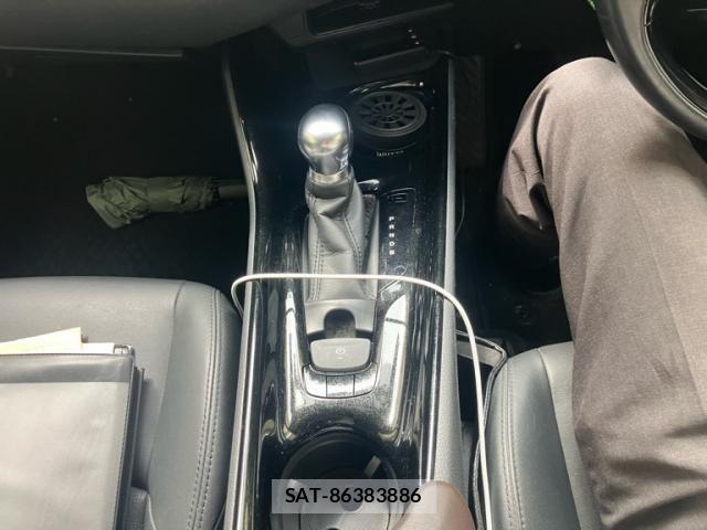 Toyota C-HR 2017-06 8561410-19