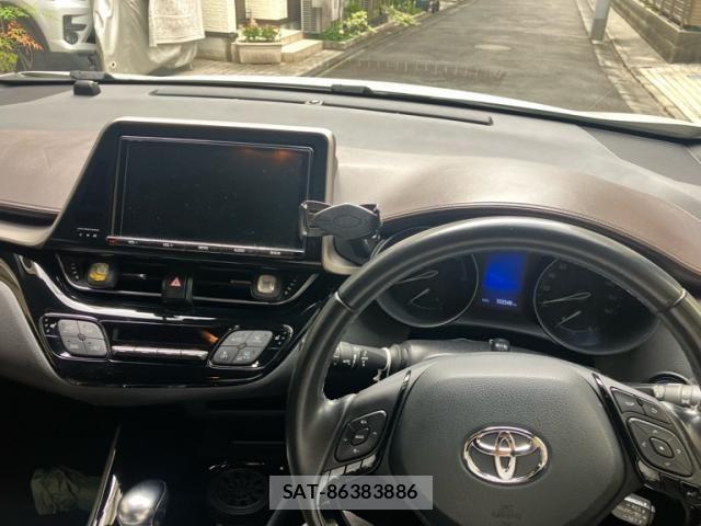Toyota C-HR 2017-06 8561410-20