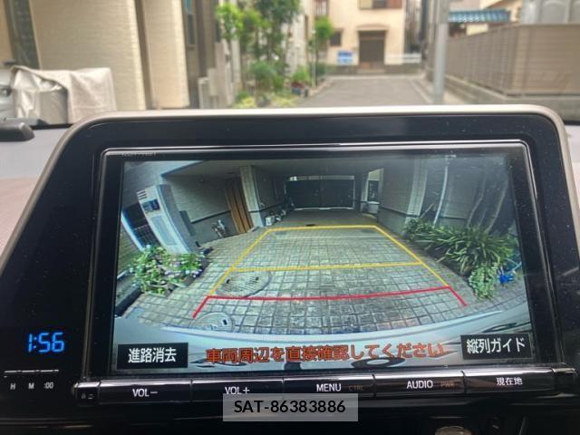 Toyota C-HR 2017-06 8561410-24