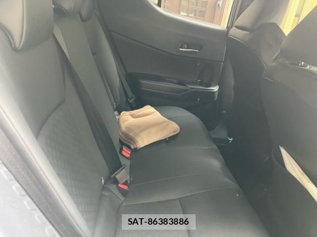 Toyota C-HR 2017-06 8561410-25