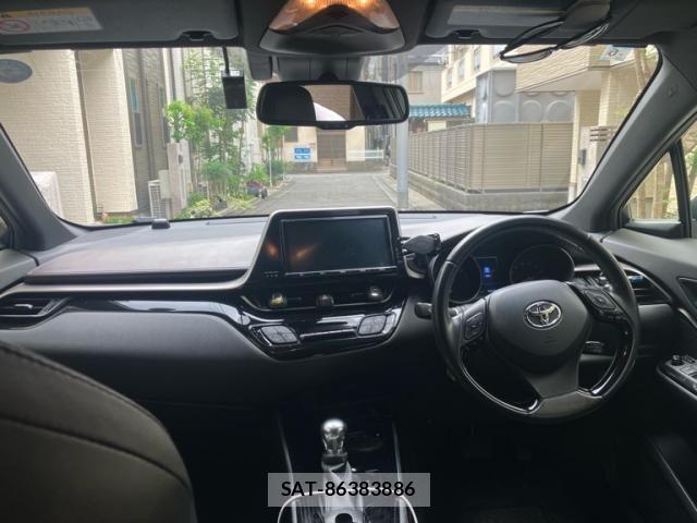 Toyota C-HR 2017-06 8561410-27