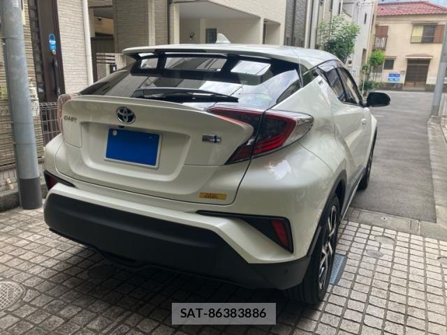 Toyota C-HR 2017-06 8561410-3
