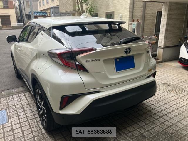 Toyota C-HR 2017-06 8561410-4
