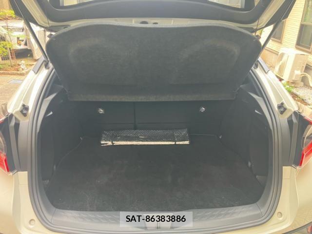 Toyota C-HR 2017-06 8561410-7