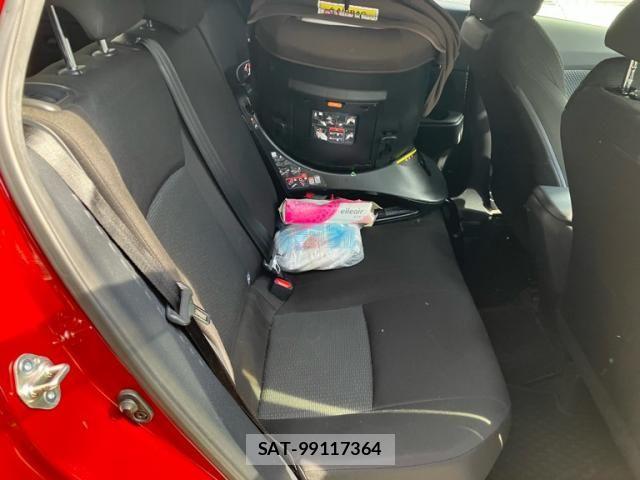 Toyota C-HR 2018-07 8561409-9