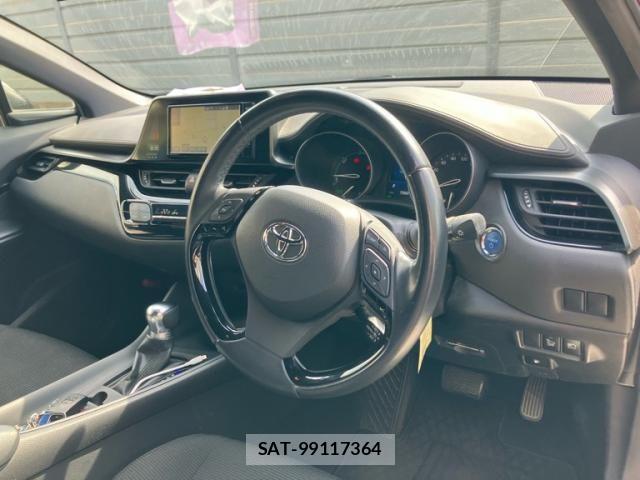Toyota C-HR 2018-07 8561409-10