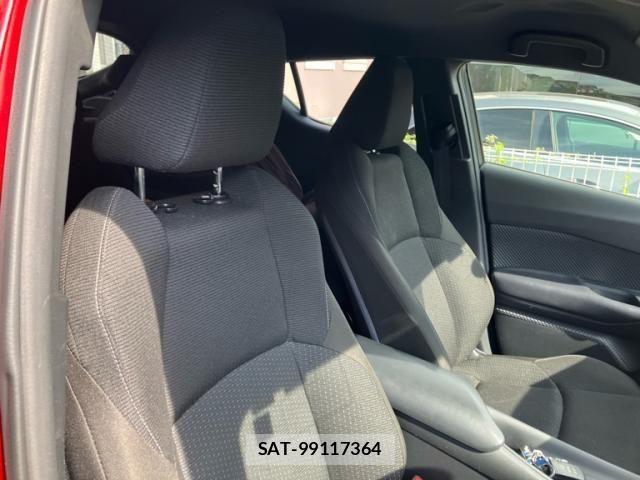 Toyota C-HR 2018-07 8561409-11