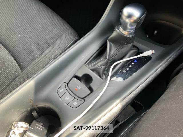 Toyota C-HR 2018-07 8561409-16