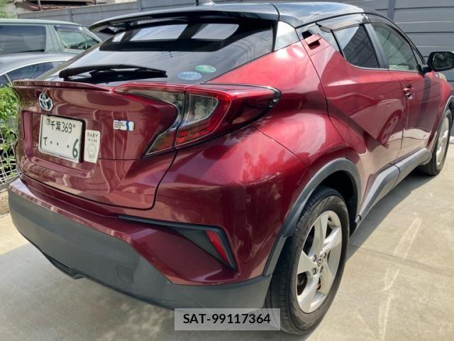 Toyota C-HR 2018-07 8561409-3