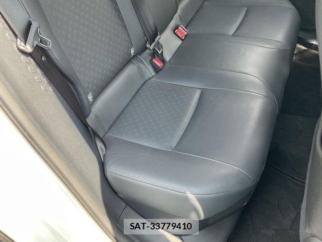 Toyota C-HR 2017-12 8561402-11