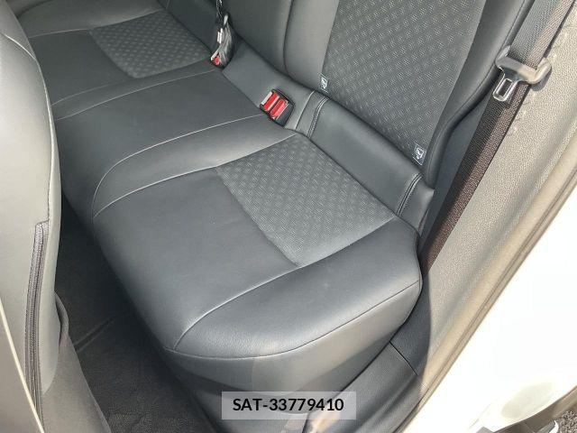 Toyota C-HR 2017-12 8561402-12