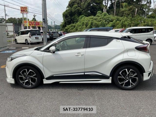 Toyota C-HR 2017-12 8561402-15