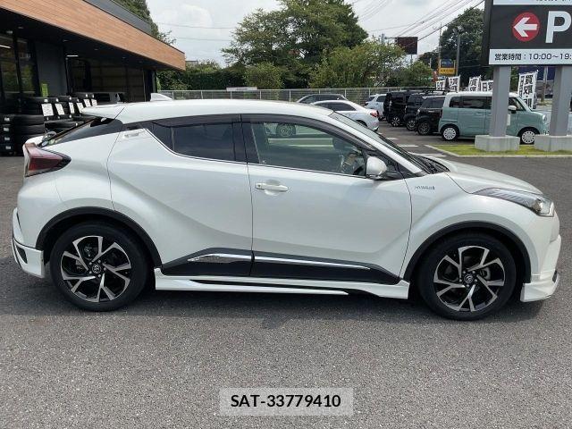 Toyota C-HR 2017-12 8561402-16