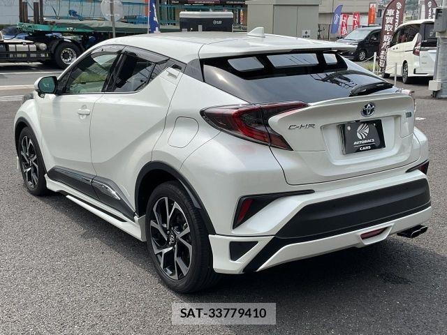 Toyota C-HR 2017-12 8561402-17