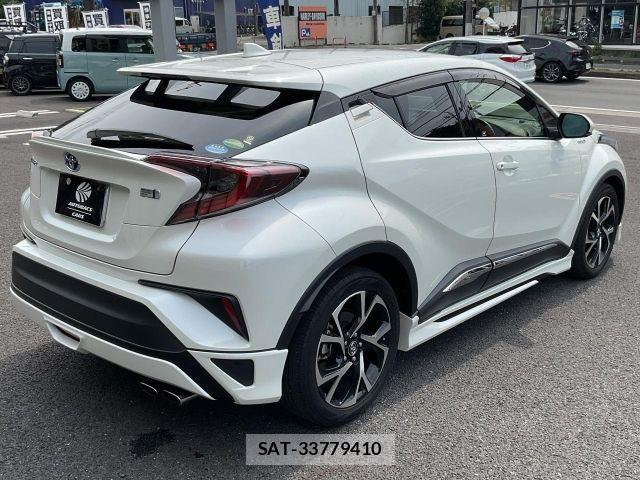 Toyota C-HR 2017-12 8561402-18