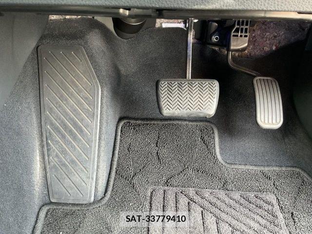 Toyota C-HR 2017-12 8561402-27
