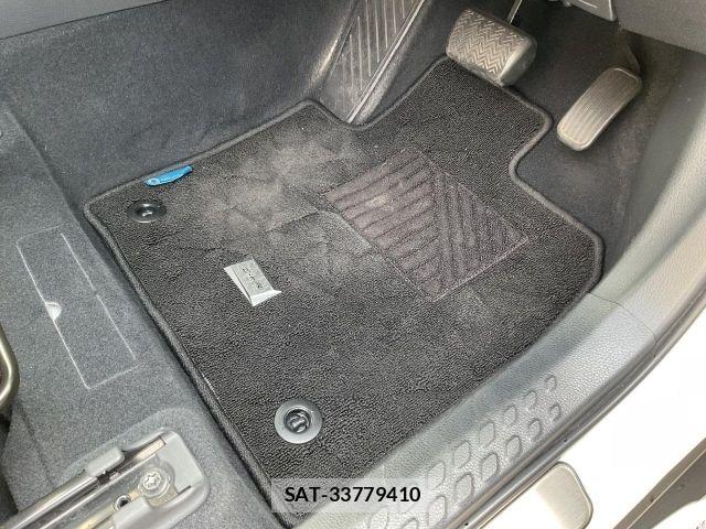 Toyota C-HR 2017-12 8561402-28