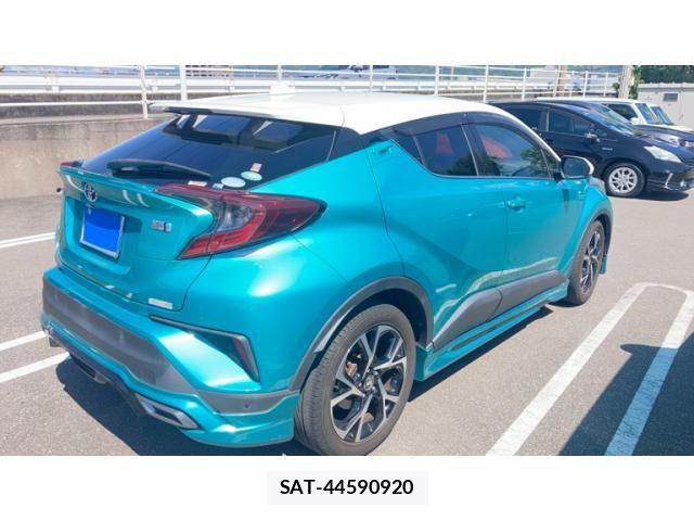 Toyota C-HR 2018-07 8561405-6