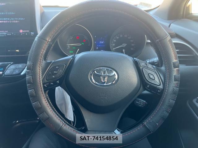 Toyota C-HR 2017-09 8561411-14
