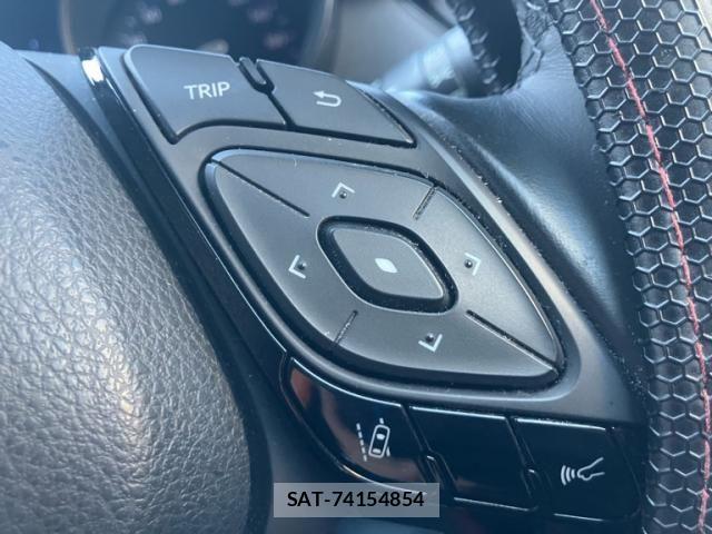 Toyota C-HR 2017-09 8561411-16