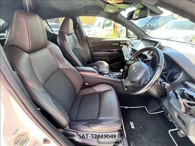 Toyota C-HR 2018-03 8561401-11