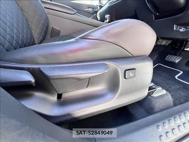 Toyota C-HR 2018-03 8561401-12