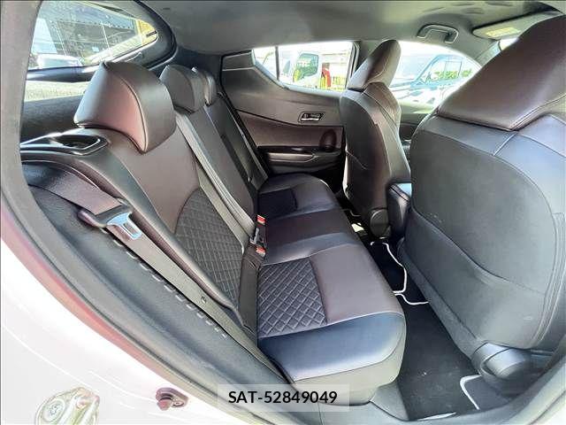 Toyota C-HR 2018-03 8561401-13