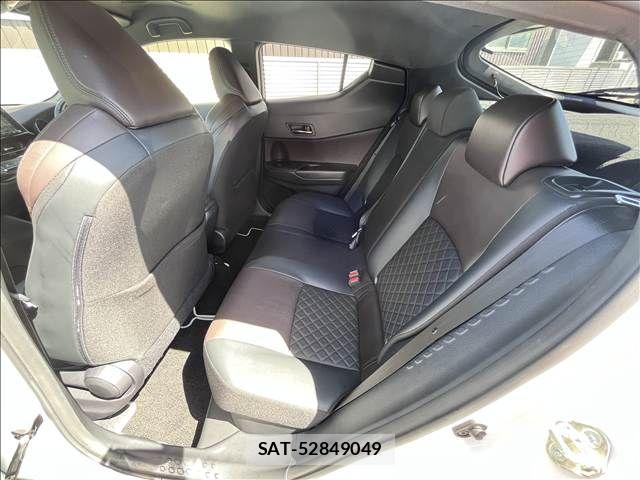 Toyota C-HR 2018-03 8561401-15