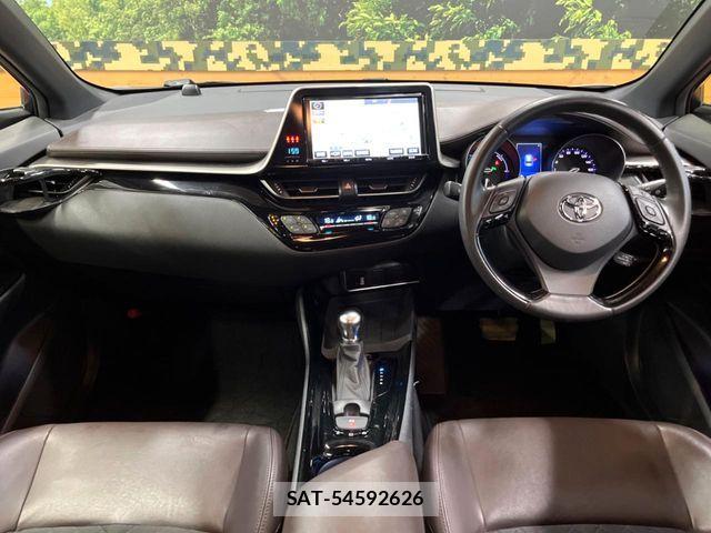 Toyota C-HR 2017-10 8561407-1