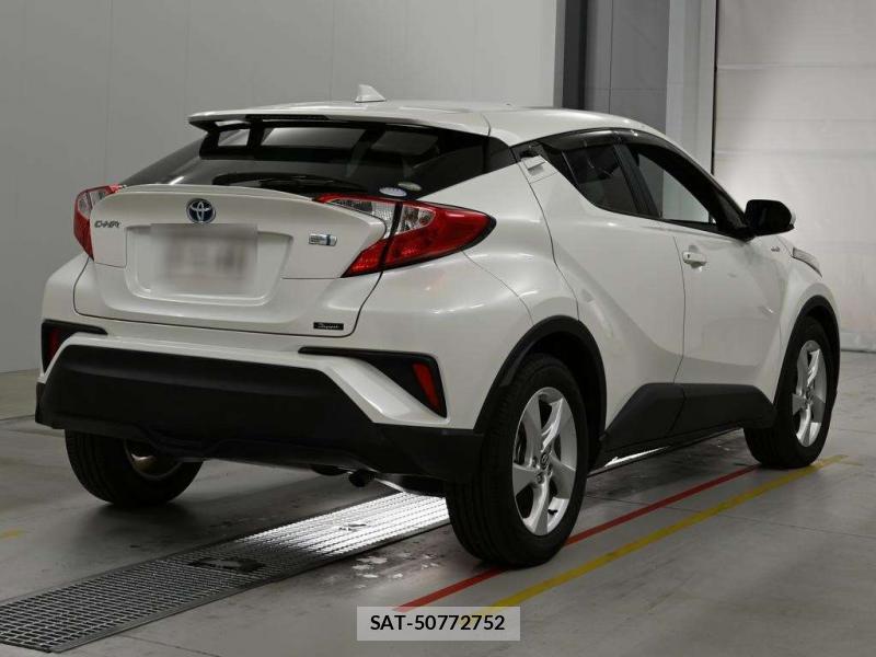 Toyota C-HR 2017-02 8544995-1