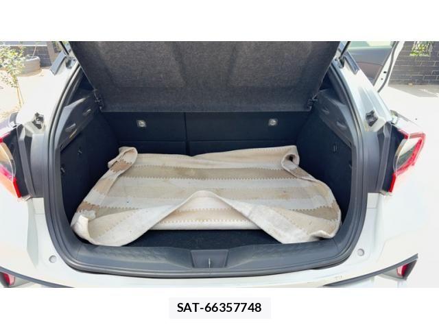 Toyota C-HR 2016-12 8561408-9