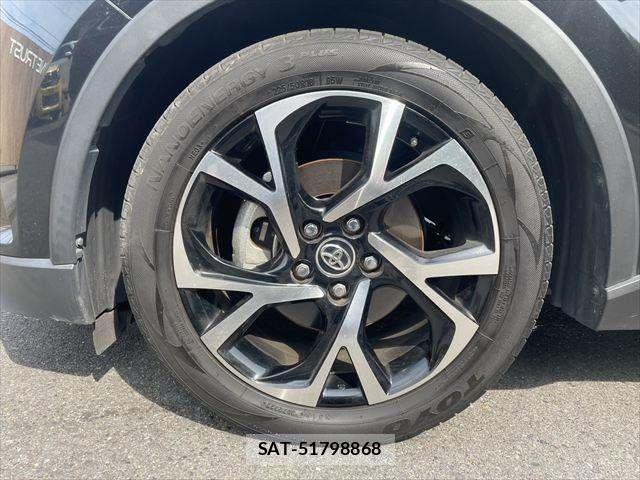Toyota C-HR 2017-07 8561406-15