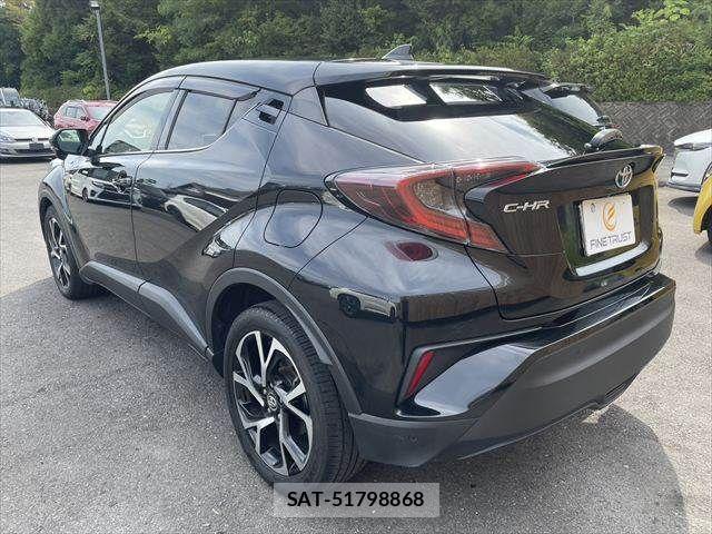 Toyota C-HR 2017-07 8561406-21