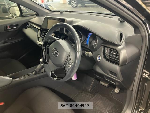 Toyota C-HR 2018-11 8561398-13