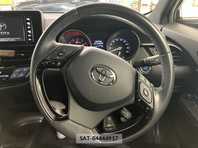 Toyota C-HR 2018-11 8561398-15