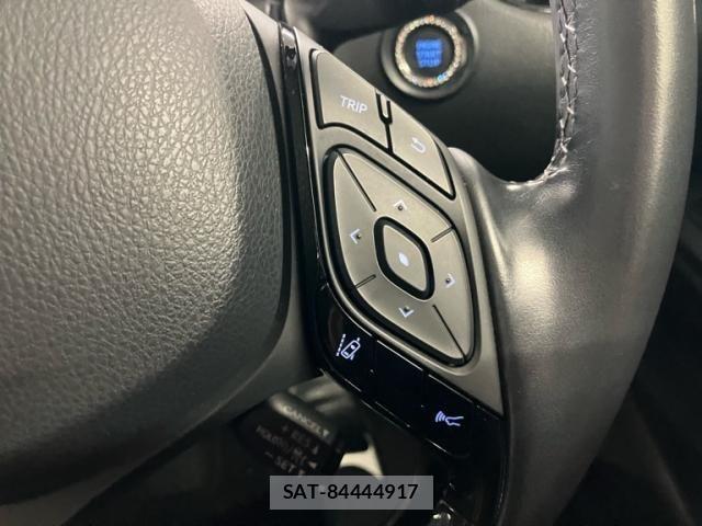 Toyota C-HR 2018-11 8561398-17