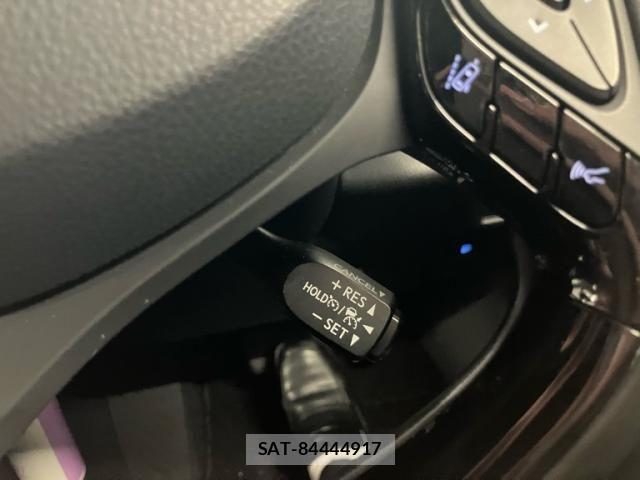 Toyota C-HR 2018-11 8561398-18