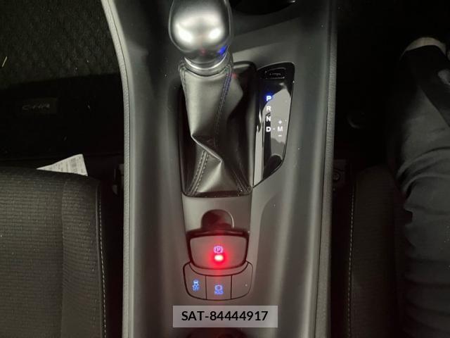 Toyota C-HR 2018-11 8561398-21