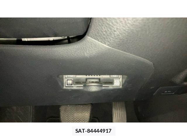 Toyota C-HR 2018-11 8561398-23