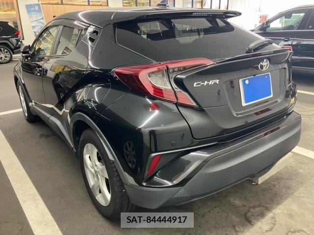 Toyota C-HR 2018-11 8561398-3