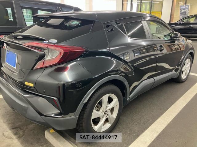 Toyota C-HR 2018-11 8561398-4