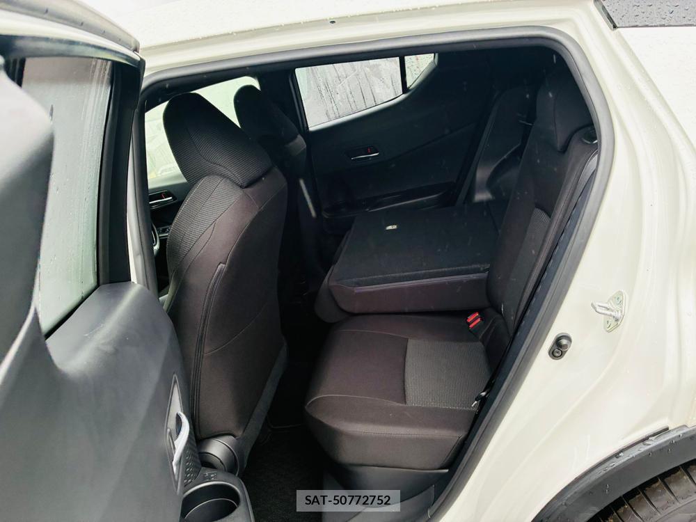 Toyota C-HR 2017-02 8544995-9