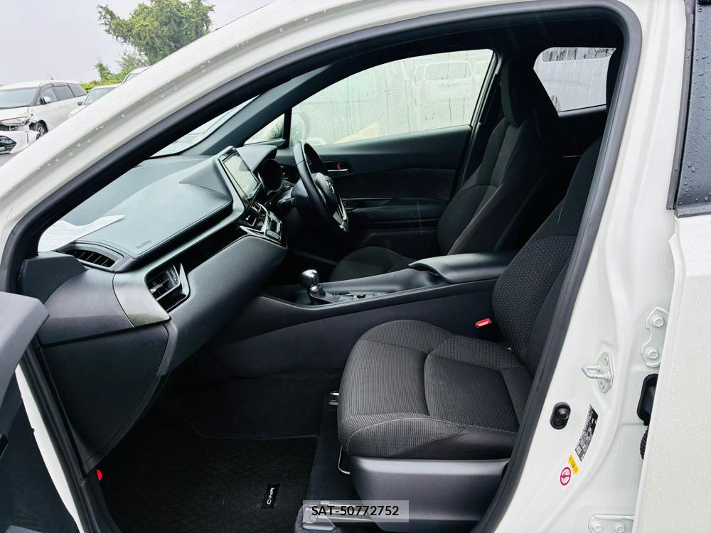 Toyota C-HR 2017-02 8544995-10
