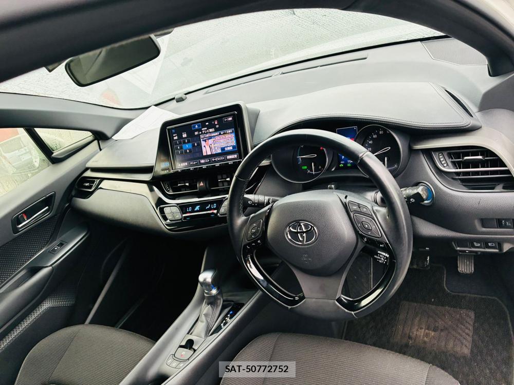 Toyota C-HR 2017-02 8544995-12