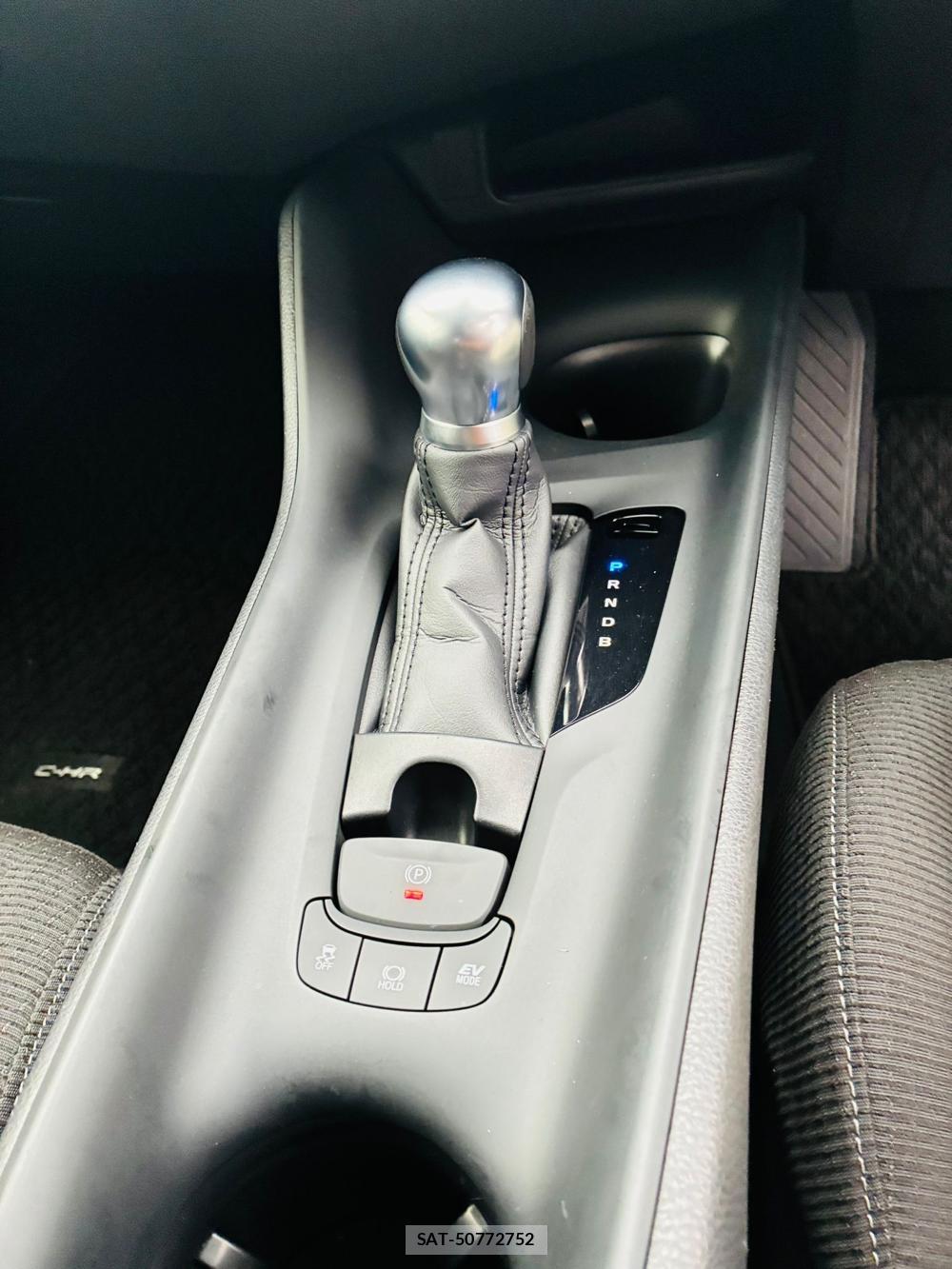 Toyota C-HR 2017-02 8544995-16