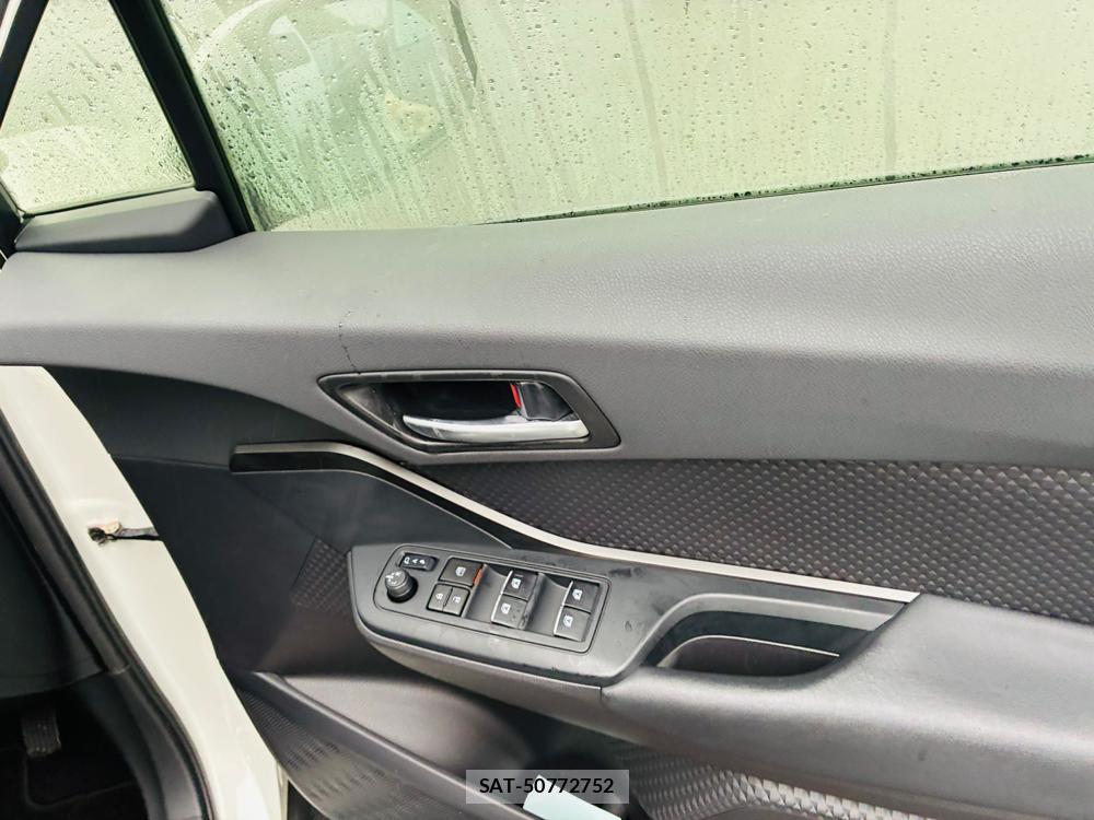Toyota C-HR 2017-02 8544995-23
