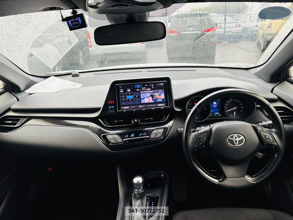 Toyota C-HR 2017-02 8544995-24