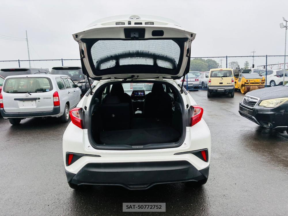 Toyota C-HR 2017-02 8544995-27