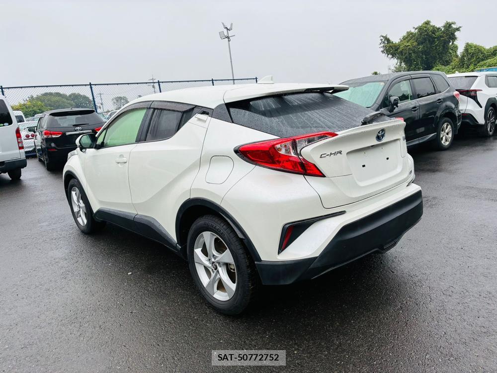 Toyota C-HR 2017-02 8544995-2