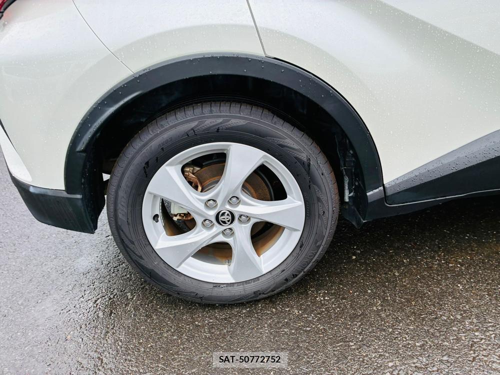 Toyota C-HR 2017-02 8544995-29